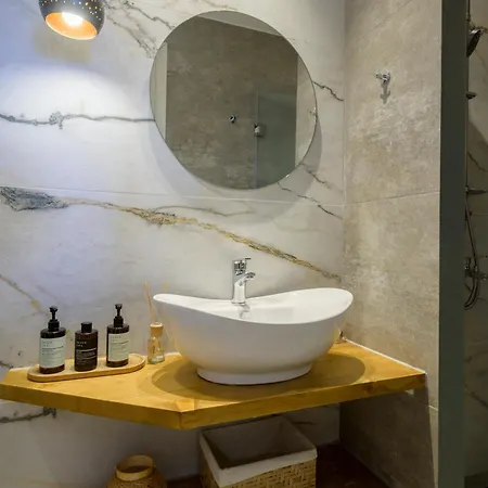 Pelagia's Foinikounda